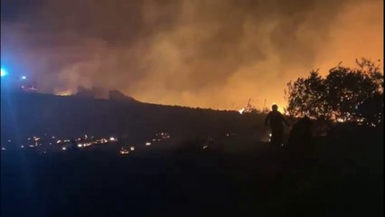 Incendio nella notte a Pantelleria, lambite diverse abitazioni