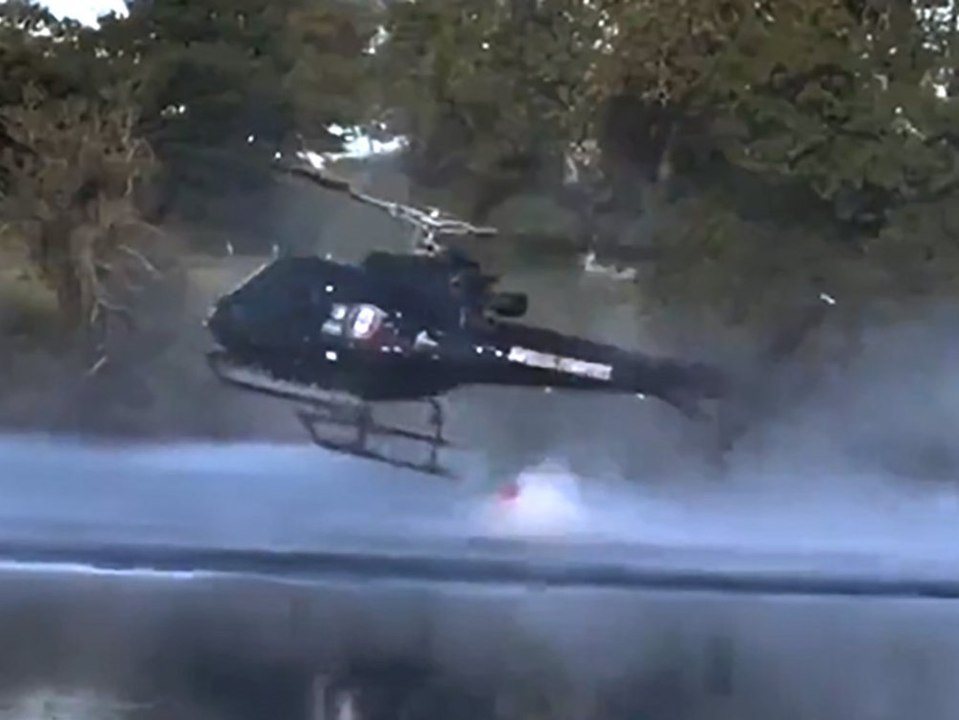 Löschhubschrauber stürzt in teich: rotor wird zerfetzt