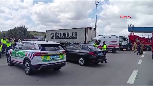 Çekmeköy Kuzey Marmara Otoyolu'nda Jandarma aracına TIR çarptı