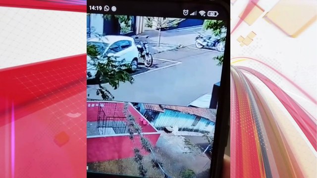 Câmera flagra ladrões furtando moto de dono de restaurante no Pirapó