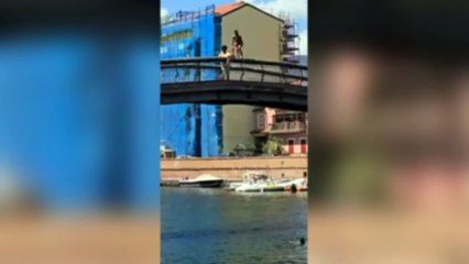 Estate cafona a Bosa: turiste si buttano dal Ponte della Pace nel Temo