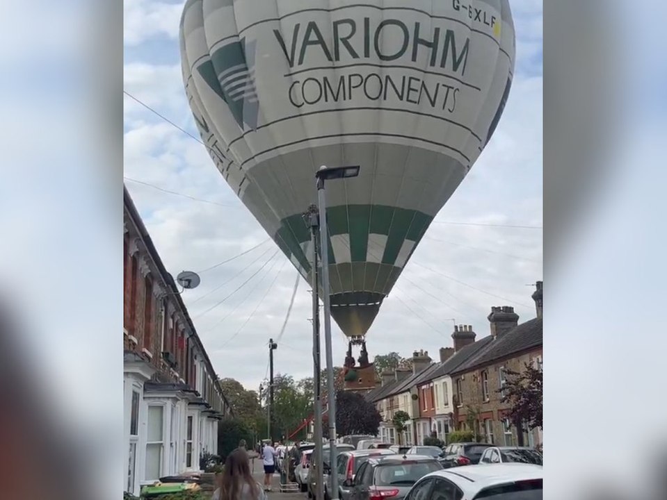 Bruchlandung: heißluftballon geht in wohngebiet nieder