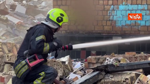 Guerra in Ucraina, gli effetti del bombardamento russo su Kiev nella notte