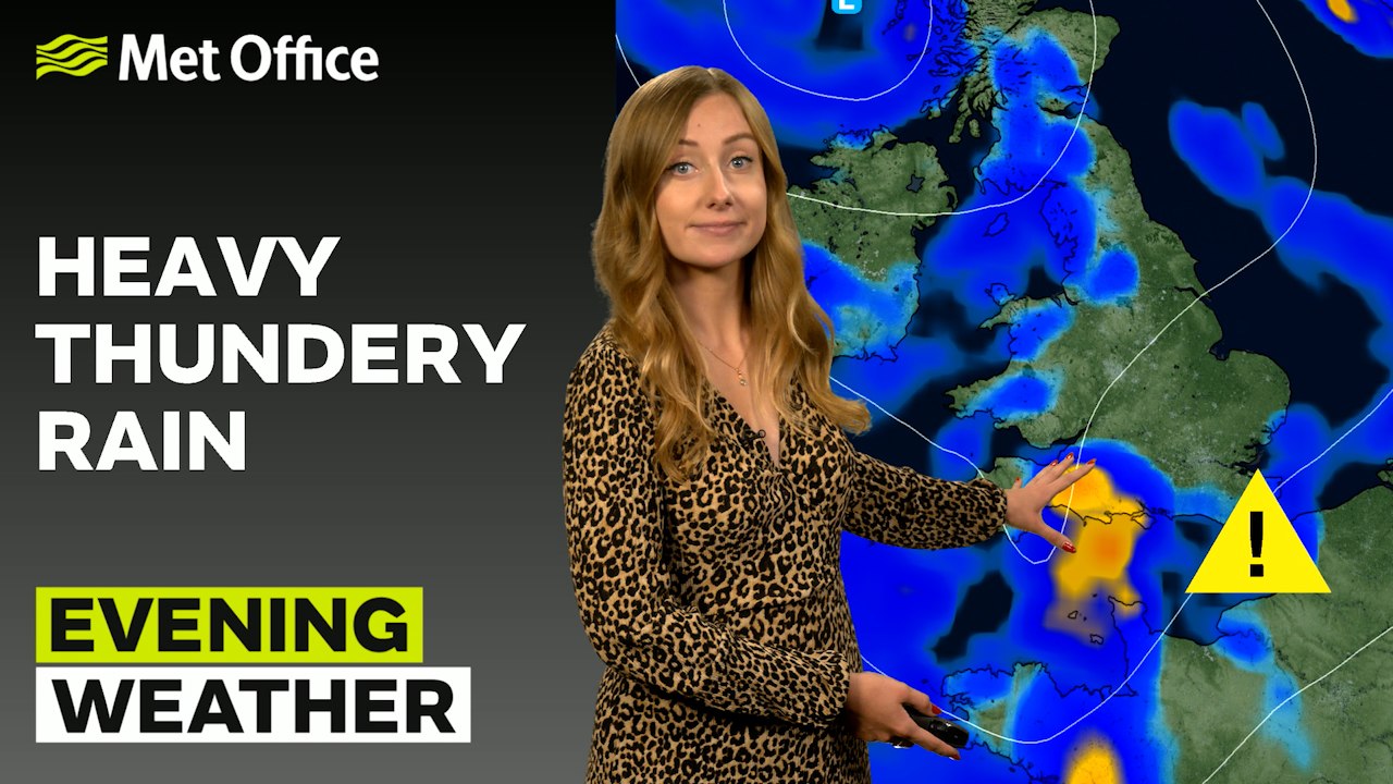 Met Office Evening Weather Forecast 28/08/2025 - Yellow rain warning far south