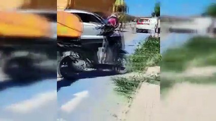 Önce aydınlatma direğine, sonra ağaca çarptı: 2 yaralı