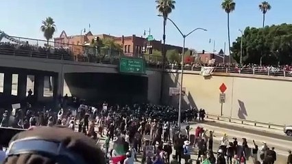 EEUU anuncia el despliegue de 700 marines en Los Ángeles mientras las protestas se extienden