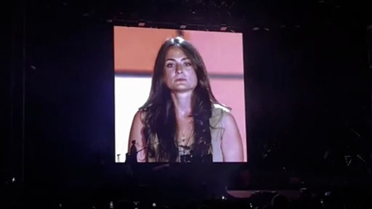 Chiara Tramontano, la sua voce per Giulia commuove San Siro durante il concerto dei Pinguini Tattici Nucleari
