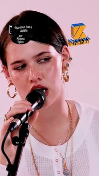 Sienna Spiro pose sa voix de velours chez Konbini avec une cover qui donne des frissons.