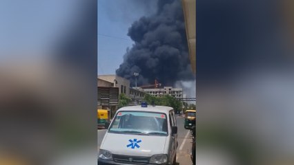 Un avión de Air India se estrella con 242 pasajeros a bordo
