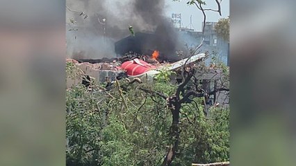 Hindistan'da 242 yolcusu bulunan uçağın düşme anı kamerada!