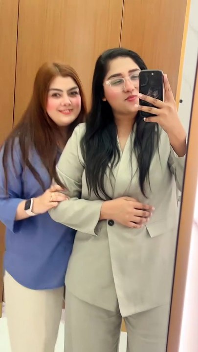 Sara Sheer Mere Piche