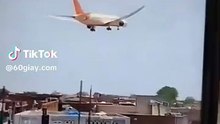 Khoảnh khắc máy bay rơi ở Ấn Độ - The moment the plane crashed in India.
