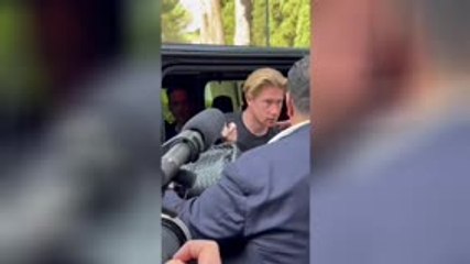 Napoli's new king? - De Bruyne arrives in Naples
