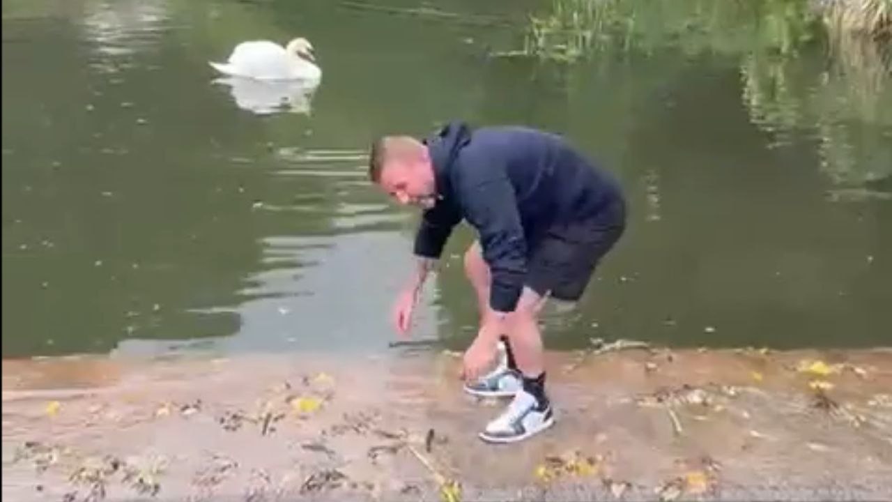 Brave man risked everything to save helpless ducks from rushing water