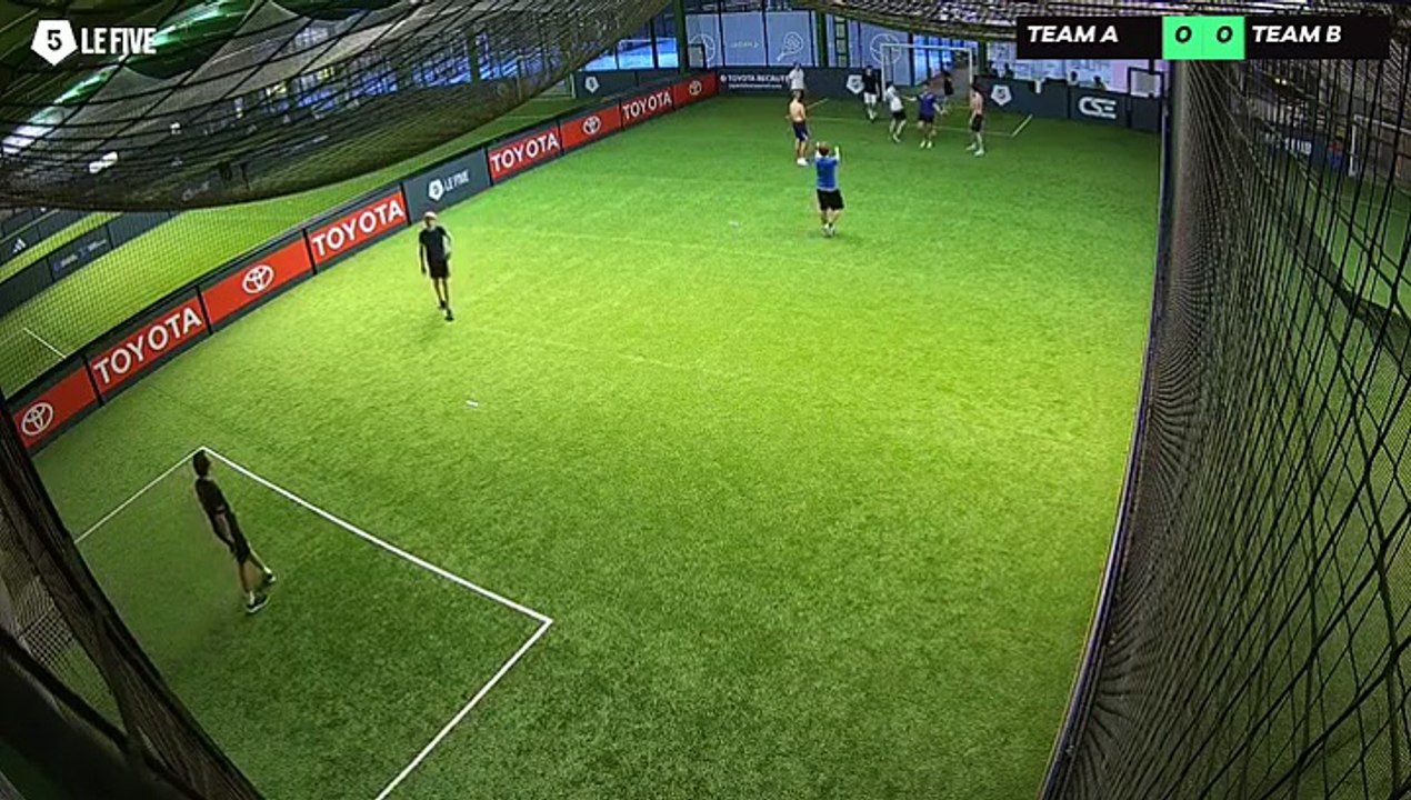 12/06 à 11:08 - Football Terrain Toyota (LeFive Valenciennes)