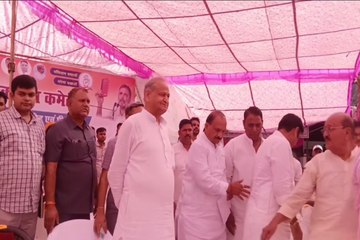Rajasthan: प्रतापगढ़ की सभा में पहुंचे थे गहलोत, दर्दनाक विमान हादसे की जानकारी मिली, कांग्रेस के सभी कार्यक्रम रद्द