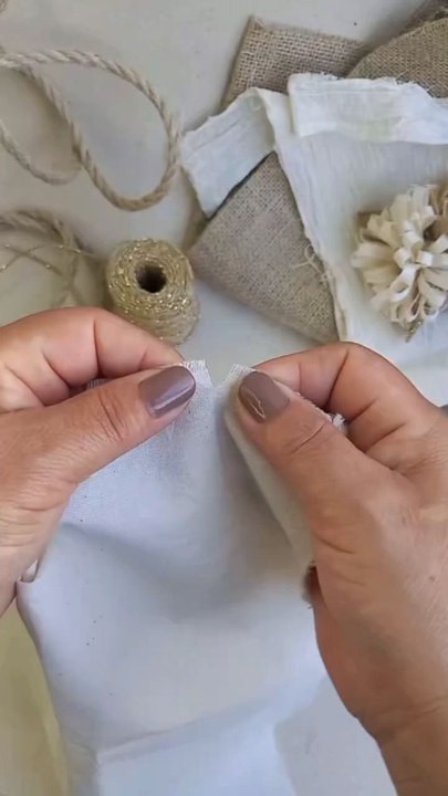 DIY Table Decor via: @toque_rustico_Add a charming touch to your space with this easy DIY table decor! Perfect for any occasion, this simple project uses affordable materials to create a beautiful goodie bag that elevates your table setting in minutes.