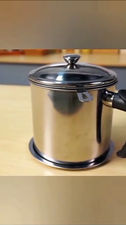 Kitchen cleaning made easy! Stainless steel grease container with strainer 🔥 Oil Saver is a must-have!