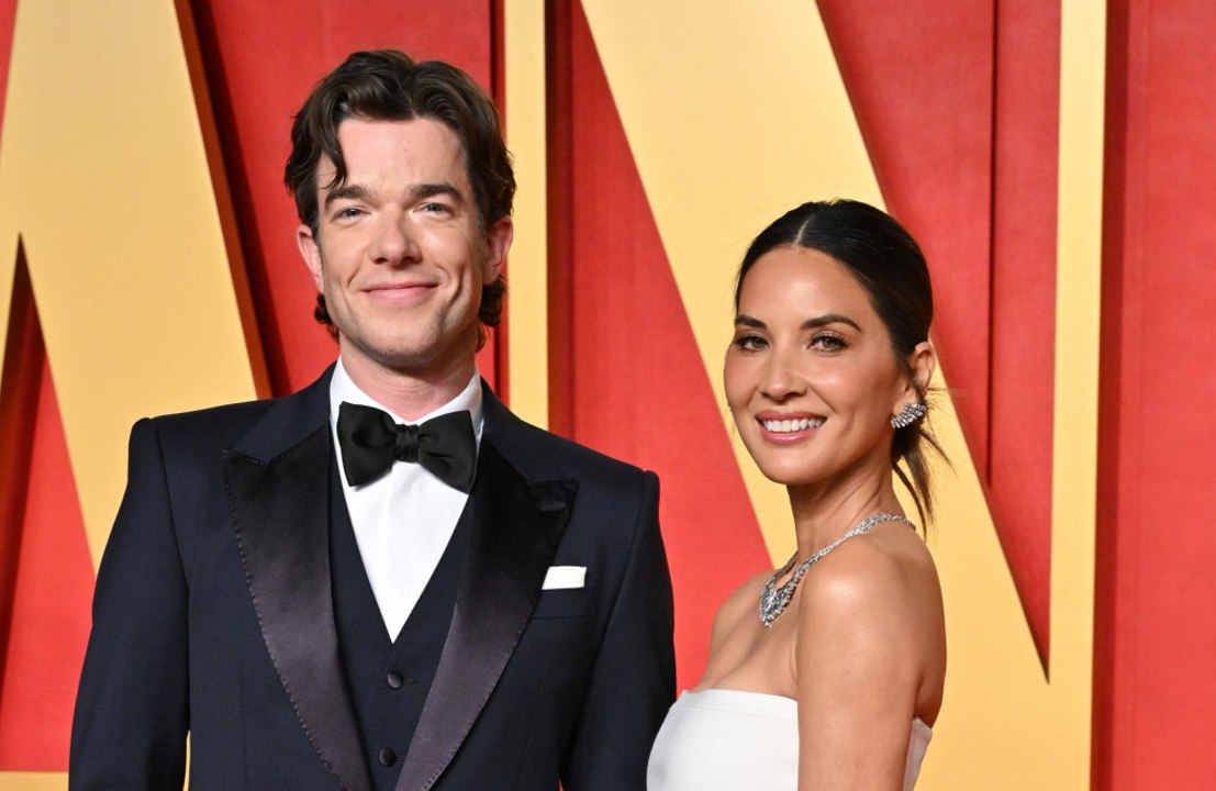 John mulaney: seine kleine familie erhielt drohnachrichten