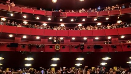 Donald Trump y Melania Trump abucheados en el Centro Kennedy