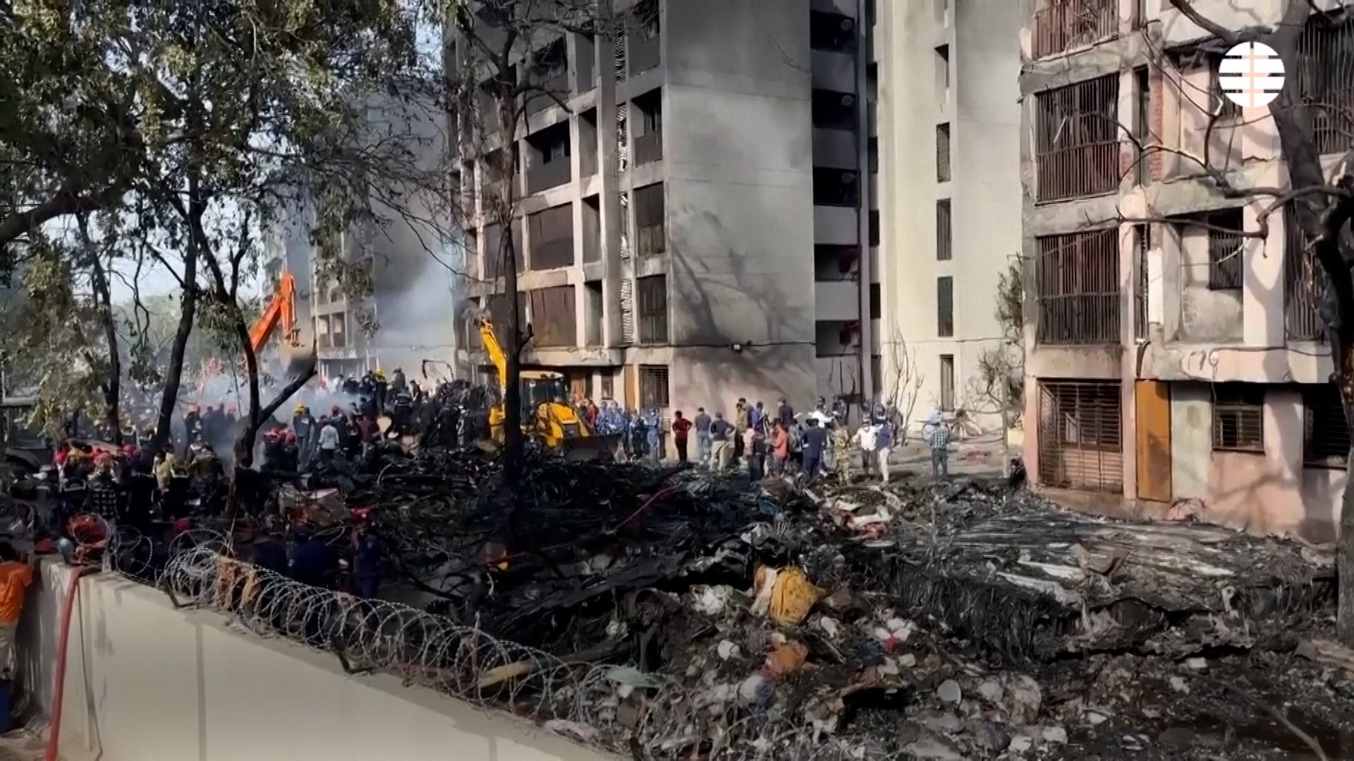 Un avión de Air India se estrella contra una residencia médica, a bordo iban 242 personas