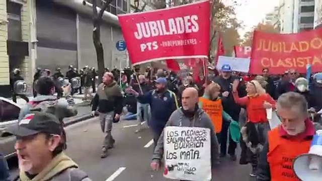 Los manifestantes se movilizaron desde el Congreso hasta la Plaza de Mayo