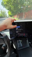 Tester l'accélération de la Tesla Plaid sans ceinture