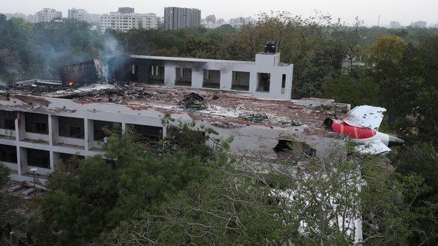 Crash d'avion en Inde : au moins 260 morts et un miraculé