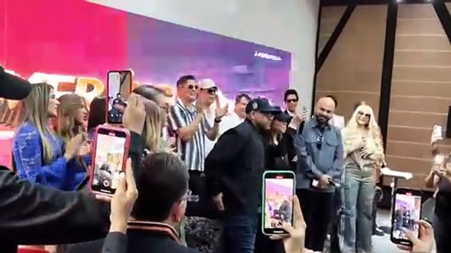 Zulinka Pérez y su esposo le cantan a Rubby Pérez en Venezuela