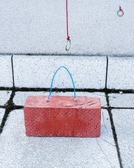 Brick lifting made fun and easy 🎈🧱💡