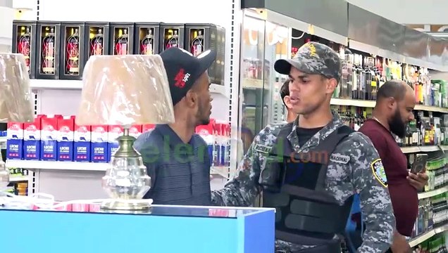 Multitud intentan linchar a un presunto ladrón que se refugió en centro comercial de SFM