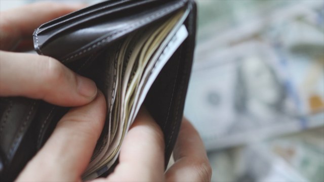 Americans Shift Financial Habits Amid Economic Uncertainty