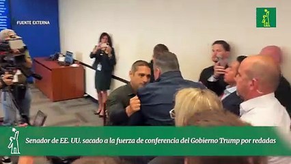 Senador de EE. UU. sacado a la fuerza de conferencia del Gobierno Trump por redadas
