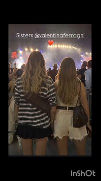 chiaraferragni e sorella al concerto dei pinguini tattici nucleari
