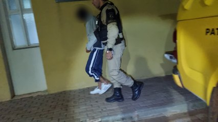 Ação da PM resulta em apreensão de armas e prisão de homem