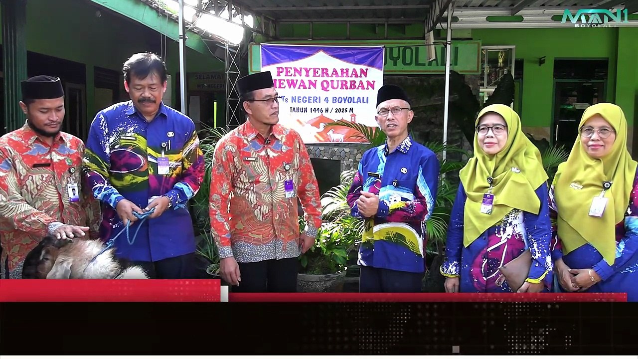 Penyerahan hewan qurban ke MTsN sekitar madrasah