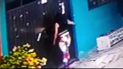 Exponen a mujer que quiso agredir a familia de su 'ex' porque 'la dejó'