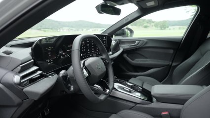 Audi A5 Avant e-hybrid quattro 270KW Interior Design in Glacier white