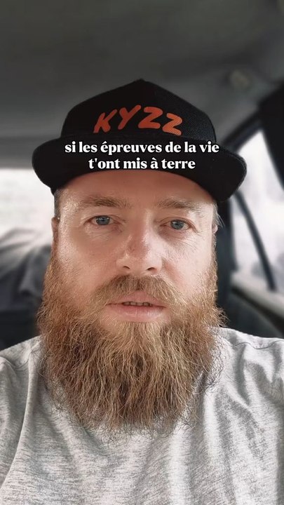 Quand la vie te met à genoux, c’est peut-être pour te montrer ce que tu avais oublié de voir… Ce qu’il te reste à reconstruire, à apprendre, à aimer en toi. 🌙💔✨ Reviens plus fort, pas pour prouver… mais pour te retrouver.