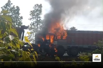 ट्रेलर व ट्रक के टकराने से लगी भीषण आग