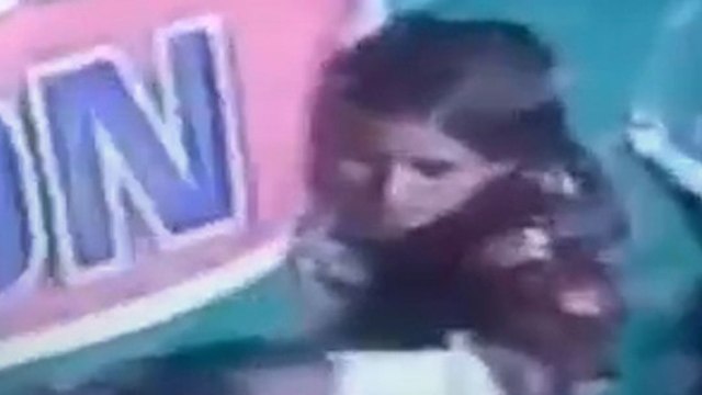 प्रदर्शनी में कैश पार करती CCTV में कैद हुई महिला, वीडियो वायरल