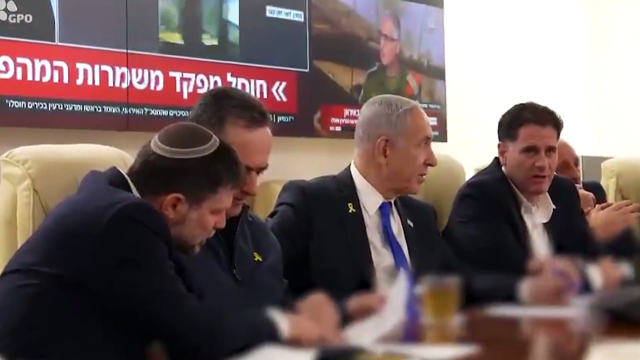 Israel bombardea docenas de objetivos en Irán y mata al jefe de la Guardia Revolucionaria iraní