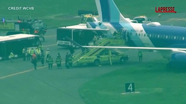 Boston, aereo JetBlue uscito di pista: salvi tutti i passeggeri