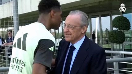 Florentino apoya al equipo antes del asalto al Mundial de clubes