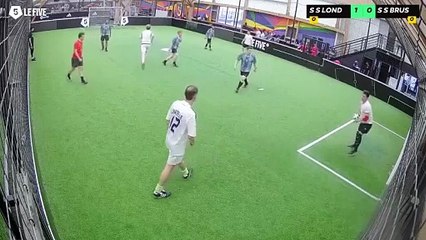 S S London 1 - S S Brussels 1 13/06 à 13:42 - Football Terrain 1 (LeFive P18)