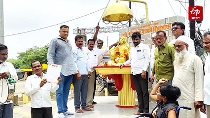 रेडा अन् पोतराज यांना घेऊन प्रहार कार्यकर्त्यांचं अनोखं आंदोलन