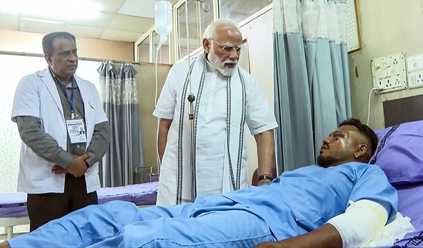 Air India Plane Crash | விமான விபத்தில் பாதிக்கப்பட்டவர்களை நேரில் சந்தித்து பேசிய பிரதமர் மோடி !