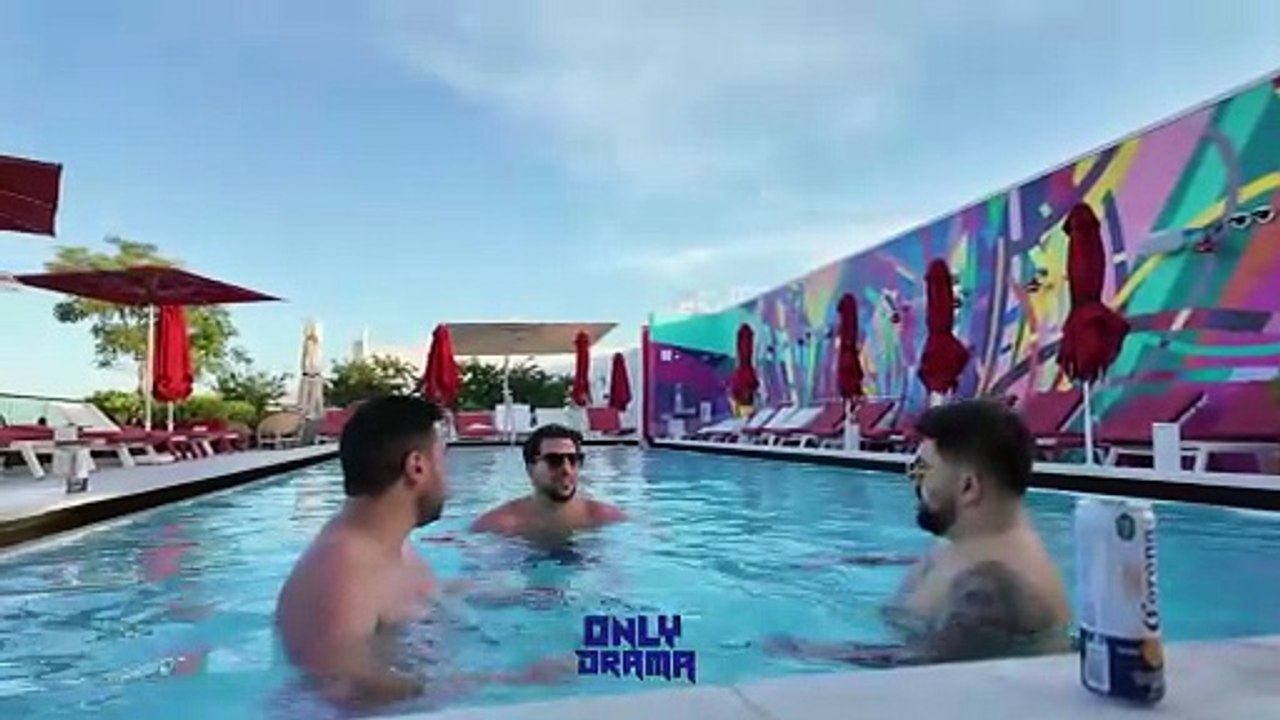 Canbequit, Miami'deki kadınlar hakkında konuştu.  "Sivil karı yok. Tatile geldin Miami'ye, herkes yırtıcı, parçalayıcı. Yemek şartı var. Ekstra seks için de para ödemelisin."