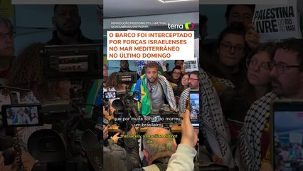 Ativista brasileiro detido em barco com ajuda humanitária para Gaza retorna ao Brasil #shorts