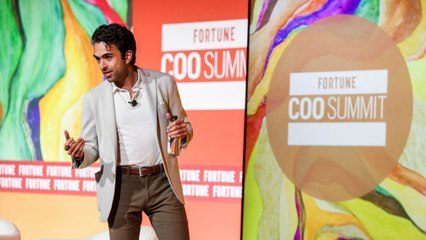 How many hours do C-suite execs work every week?